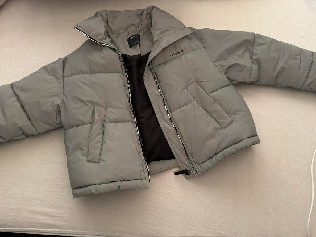 Stijlvolle grijze puffer jas van Bershka, Ophalen of Verzenden, Zo goed als nieuw, Maat 34 (XS) of kleiner, Grijs