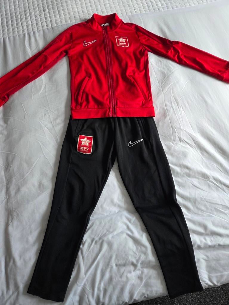 Origineel MVV Trainingspak ZGAN Maat S (128-137cm), Ophalen of Verzenden, Zo goed als nieuw, Maat 128