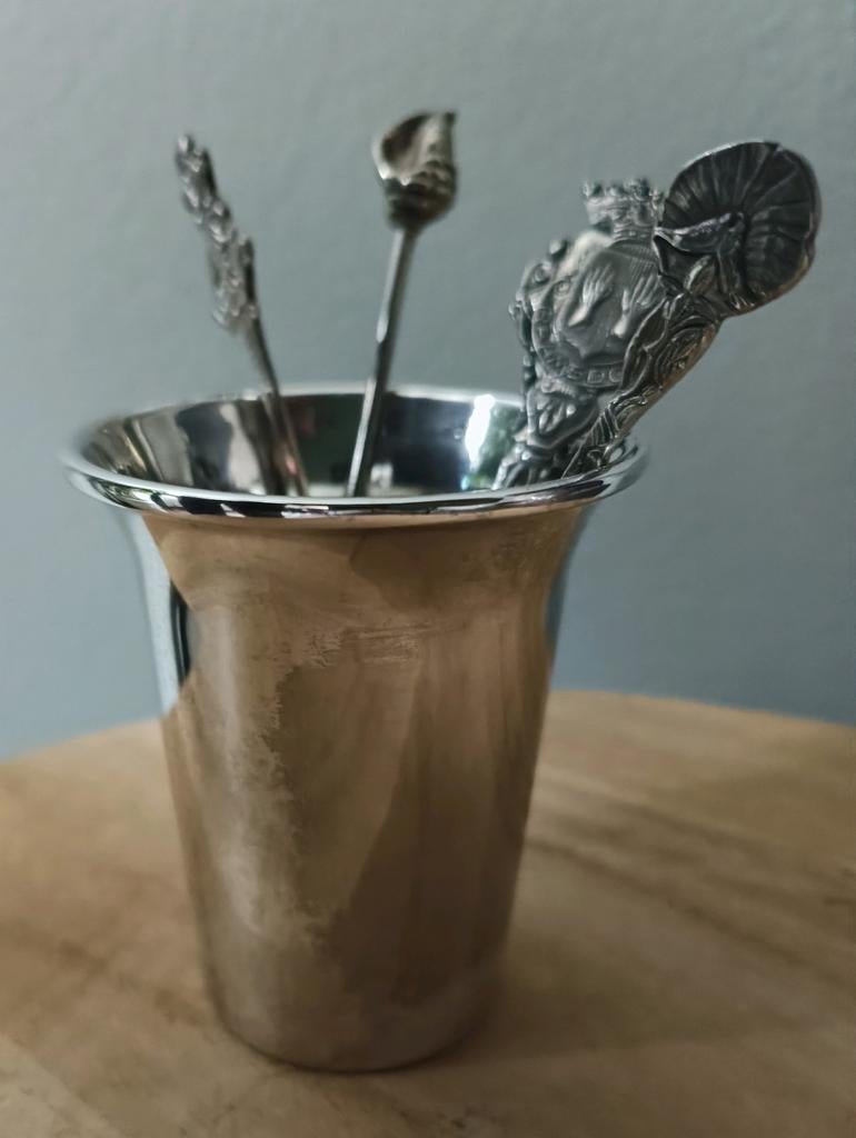Verzilverde beker met vijf verzilverde theelepels, Antiek en Kunst, Antiek | Goud en Zilver, Ophalen of Verzenden