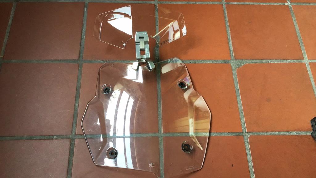 BMW. 850 Windscherm, Meerdere dieren