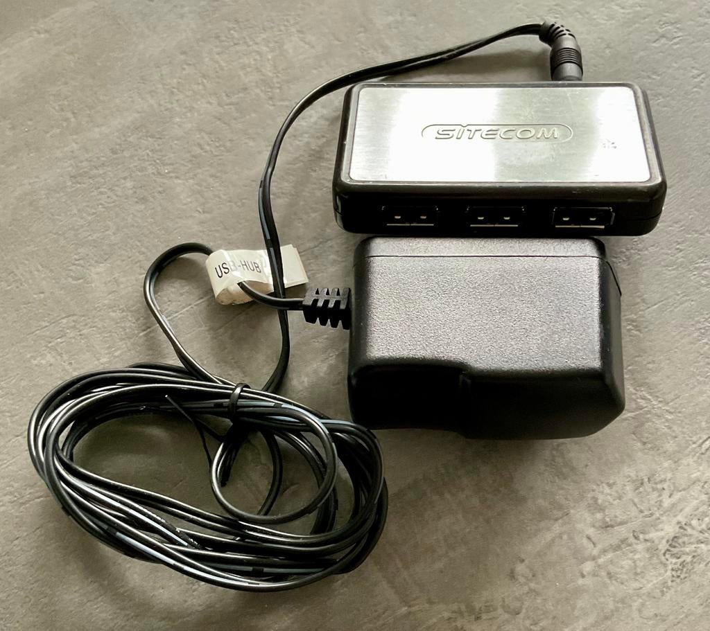 USB hub, Computers en Software, Dockingstations, Ophalen of Verzenden, Zo goed als nieuw, USB-hub, Laptop