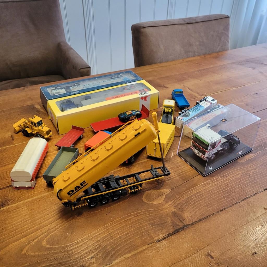 Modellen o.a lion toys siku ixo, Hobby en Vrije tijd, Modelauto's | 1:50, Ophalen of Verzenden, Gebruikt, Bus of Vrachtwagen, Lion Toys