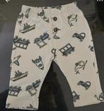 Leuk baby broekje maat 50 met voertuigen print, Kinderen en Baby's, Babykleding | Maat 50, Ophalen of Verzenden, Zo goed als nieuw