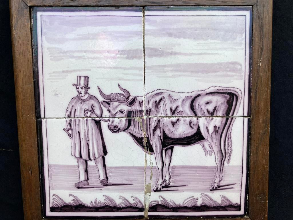 Oud tegeltableau van een boer met een koe, Ophalen of Verzenden