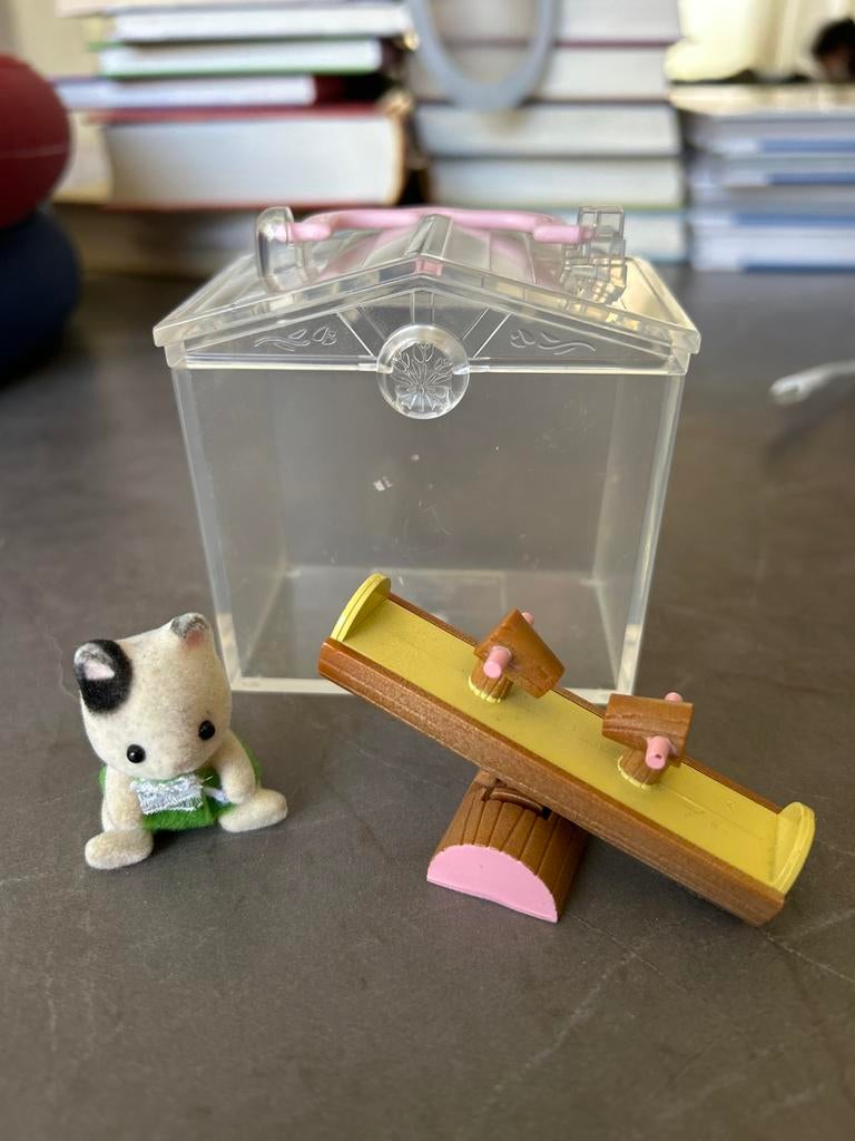 Sylvanian Families Baby Katje met Wiegje en Wip, Ophalen of Verzenden, Gebruikt, Meisje