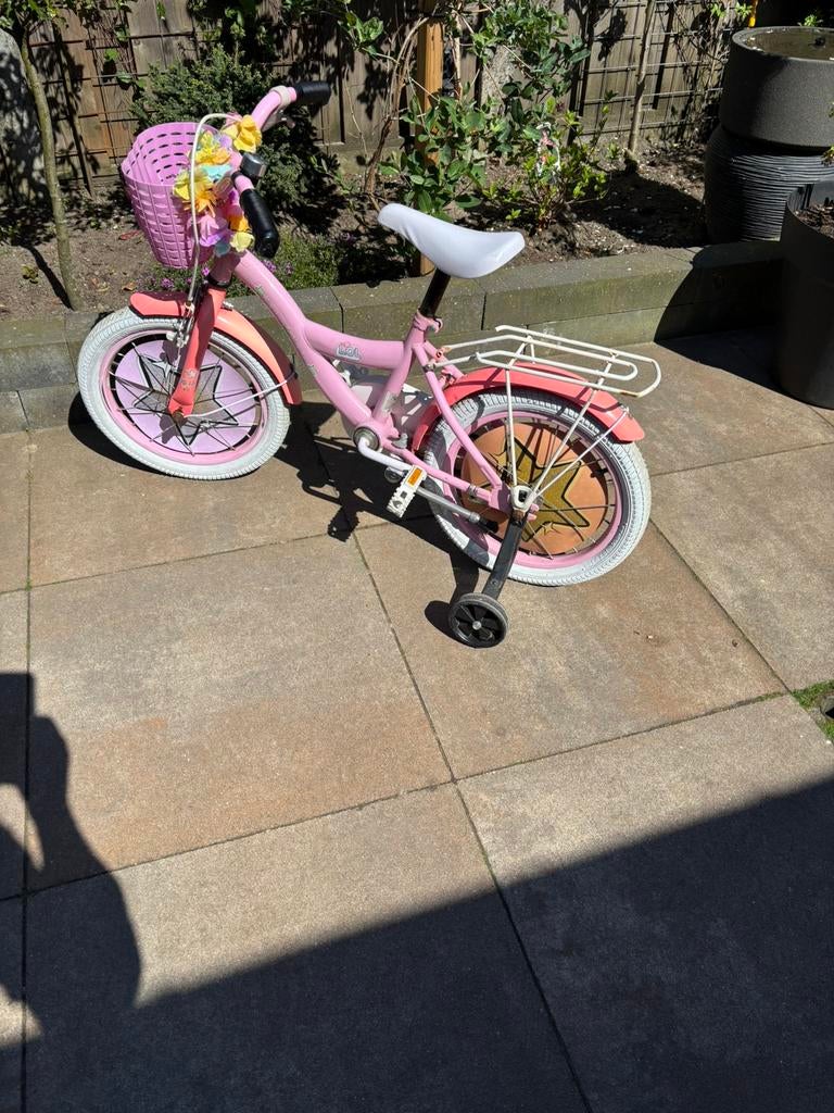 Kinder fiets in goede staat, Terugtraprem, Zijwieltjes, Gebruikt, Ophalen of Verzenden