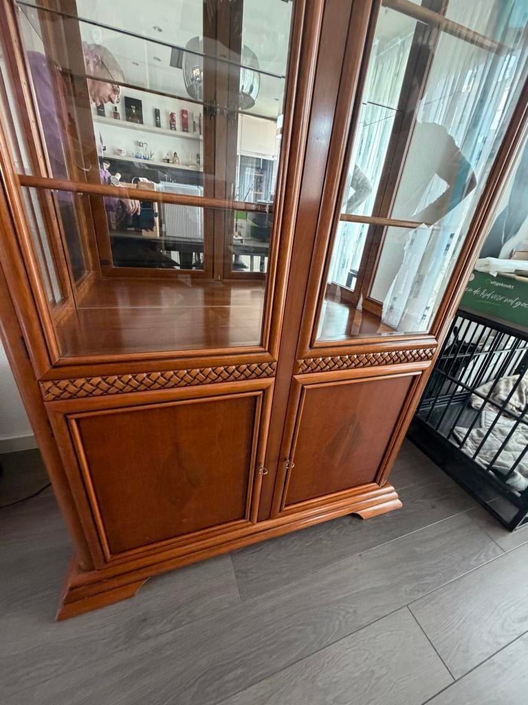 Mooie kersenhouten vitrinekast met geslepen glas, Huis en Inrichting, Kasten | Vitrinekasten, Ophalen, Gebruikt, 200 cm of meer