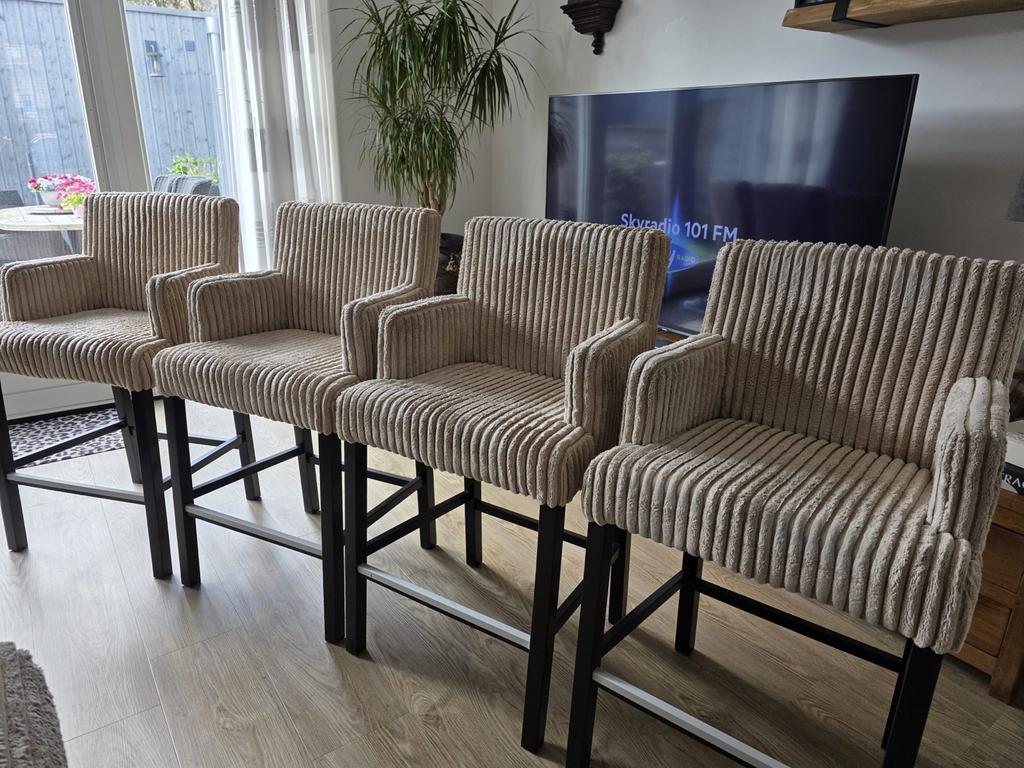 Set van 4 barkrukken - Brede rib zandkleur/beige, Huis en Inrichting, Barkrukken, Gebruikt, 90 cm of meer, 4 krukken, Met voetsteun