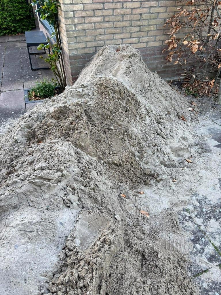 Gratis zand. Zal ongeveer 1 kuub zijn., Tuin en Terras, Zand, Ophalen, Zo goed als nieuw, Ophoogzand