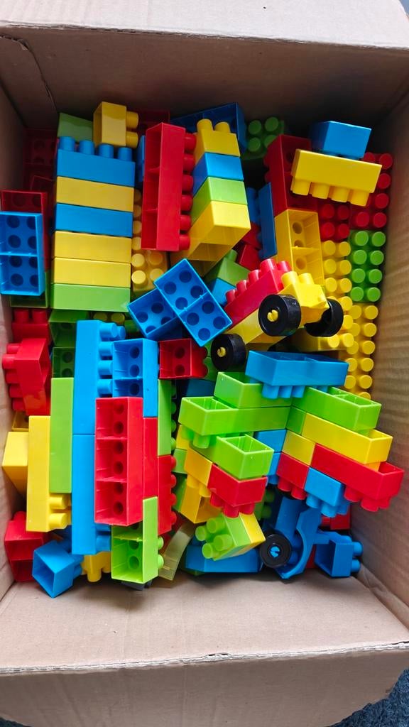 Doosje met soort duplo blokken, Kinderen en Baby's, Speelgoed | Duplo en Lego, Ophalen