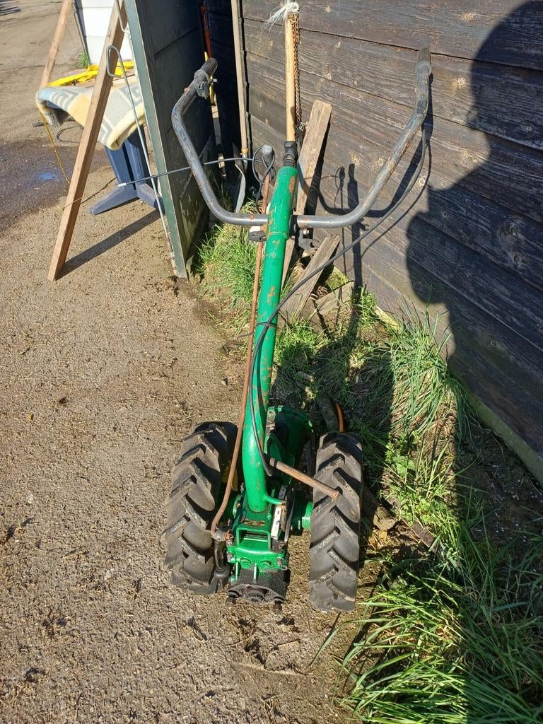 Tuinfrees Ferrari versnelingbak met banden, Ophalen