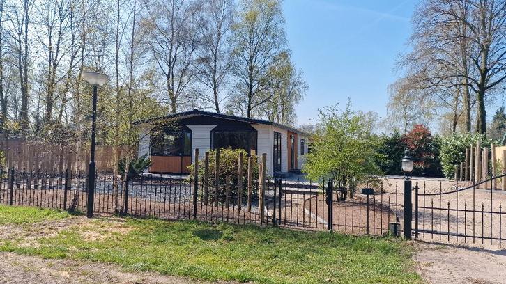 Dubbele Chalet te Koop - Ruim, sfeerval en instapklaar, Caravans en Kamperen, Stacaravans, tot en met 2, Ophalen