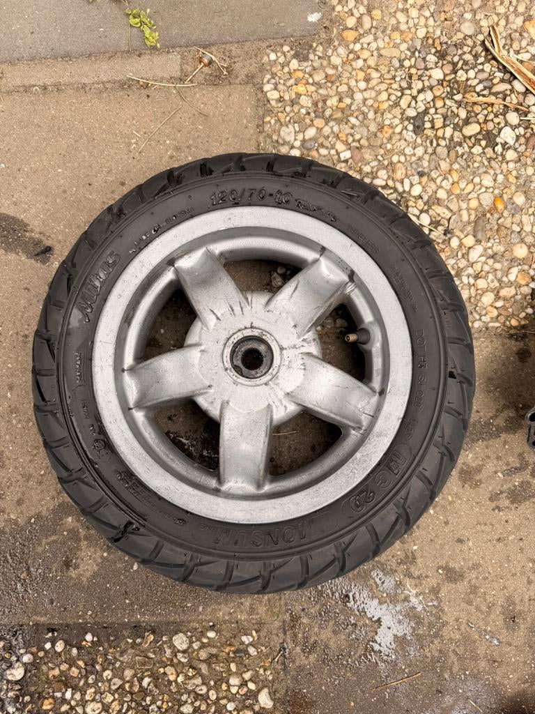 Piaggio zip velg nette staat met nette band, Fietsen en Brommers, Brommeronderdelen | Scooters, Ophalen of Verzenden, Zo goed als nieuw