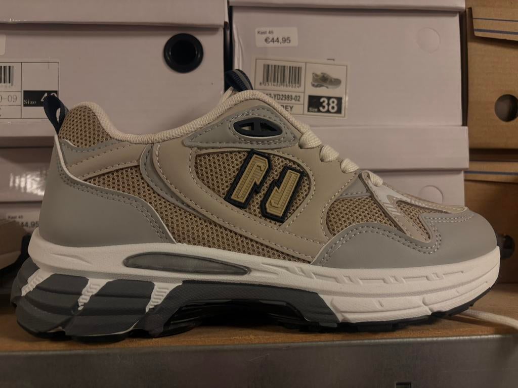 Dames Sneakers nieuw!, Kleding | Dames, Schoenen, Ophalen of Verzenden, Zo goed als nieuw, Sneakers of Gympen