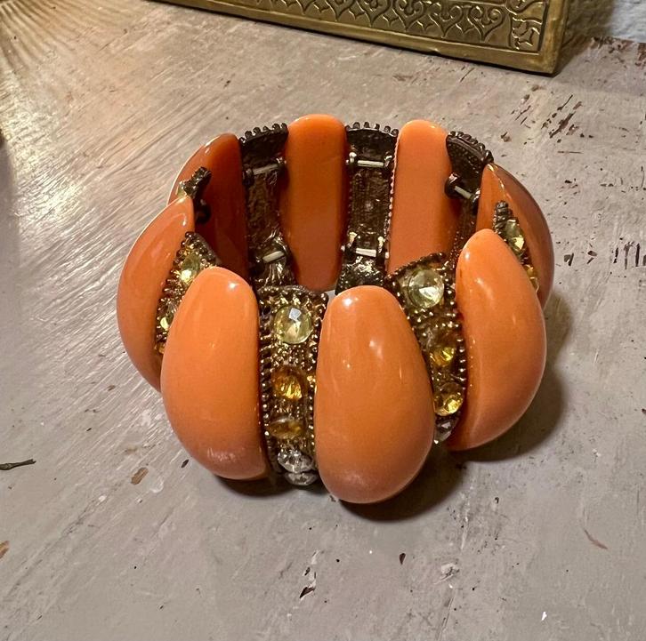 Vintage retro oranje stretch strass armband lucite sieraad, Sieraden, Tassen en Uiterlijk, Armbanden, Zo goed als nieuw, Kunststof of Plastic