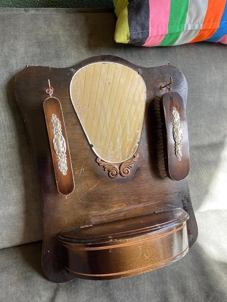 Houten wandkapstok met spiegel en borstels, Ophalen