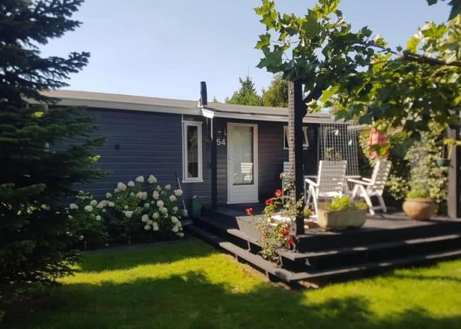 goed onderhouden houten chalet, Tot en met 2