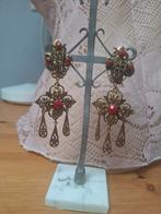 Mooie vintage oorhangers (art deco) bezet met rode steentjes, Overige materialen, Hangers, Verzenden, Zo goed als nieuw