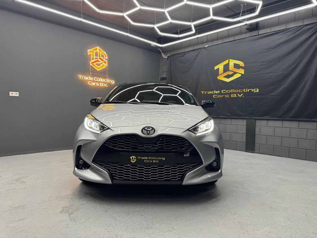 Toyota Yaris 1.5 Hybrid 130 GR Sport PANO-HUD-JBL-CAM-KEYLES, Auto's, 450 kg, 450 kg, 1490 cc, Hybride Elektrisch/Benzine