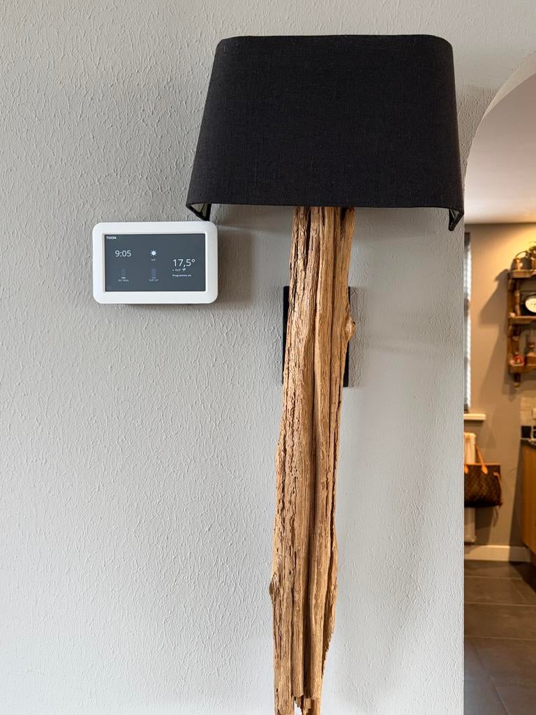 Unieke wandlamp van drijfhout met donker bruin kap, Ophalen of Verzenden, Gebruikt, Hout