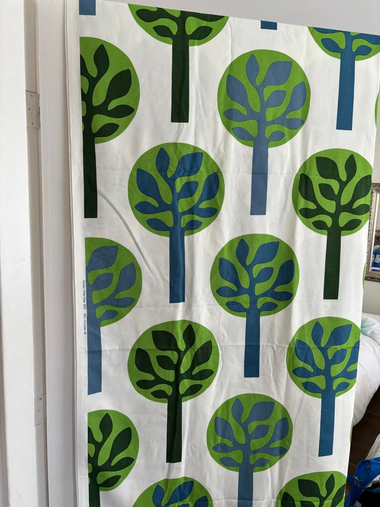 Gordijnstof met bomenpatroon, 6 meter lang, Gebruikt, 100 tot 150 cm, 200 cm of meer, Ophalen of Verzenden