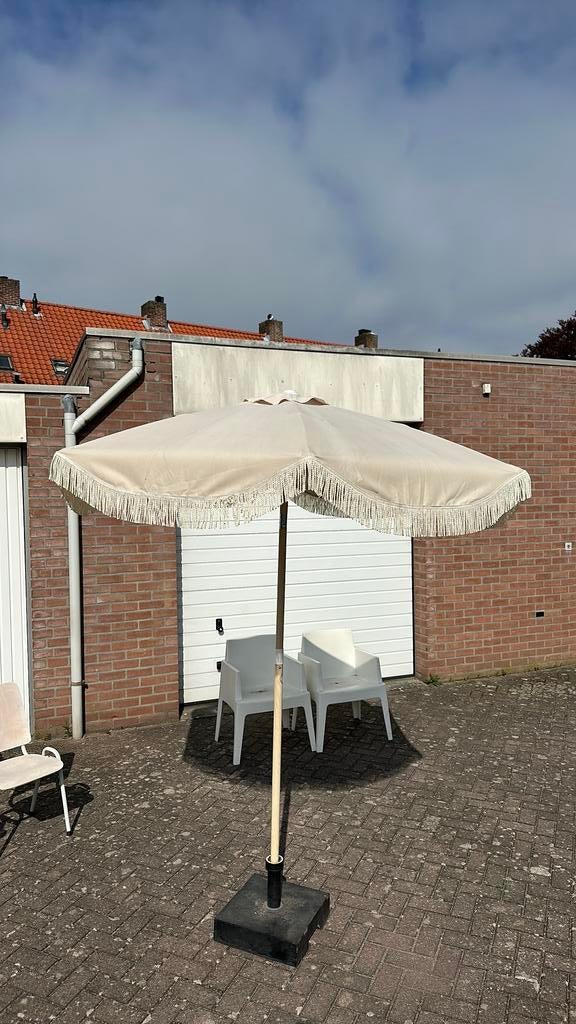 Parasol offwhite 2,5 meter dia, Tuin en Terras, Ophalen, Zo goed als nieuw, 2 tot 3 meter, Parasolvoet