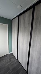 Moderne schuifdeur met houtlook panelen, Ophalen, Binnendeur, Zo goed als nieuw, Schuifdeur