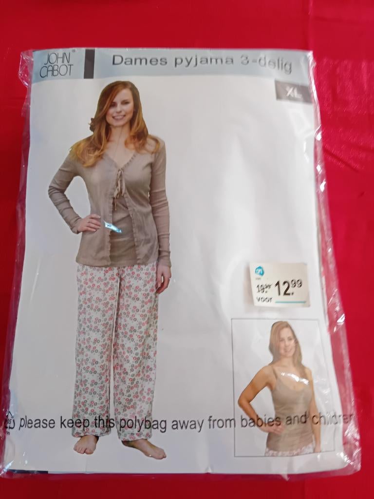 Dames pyjama 3 delig nieuw xl, Ophalen of Verzenden, Nieuw, Maat 46/48 (XL) of groter