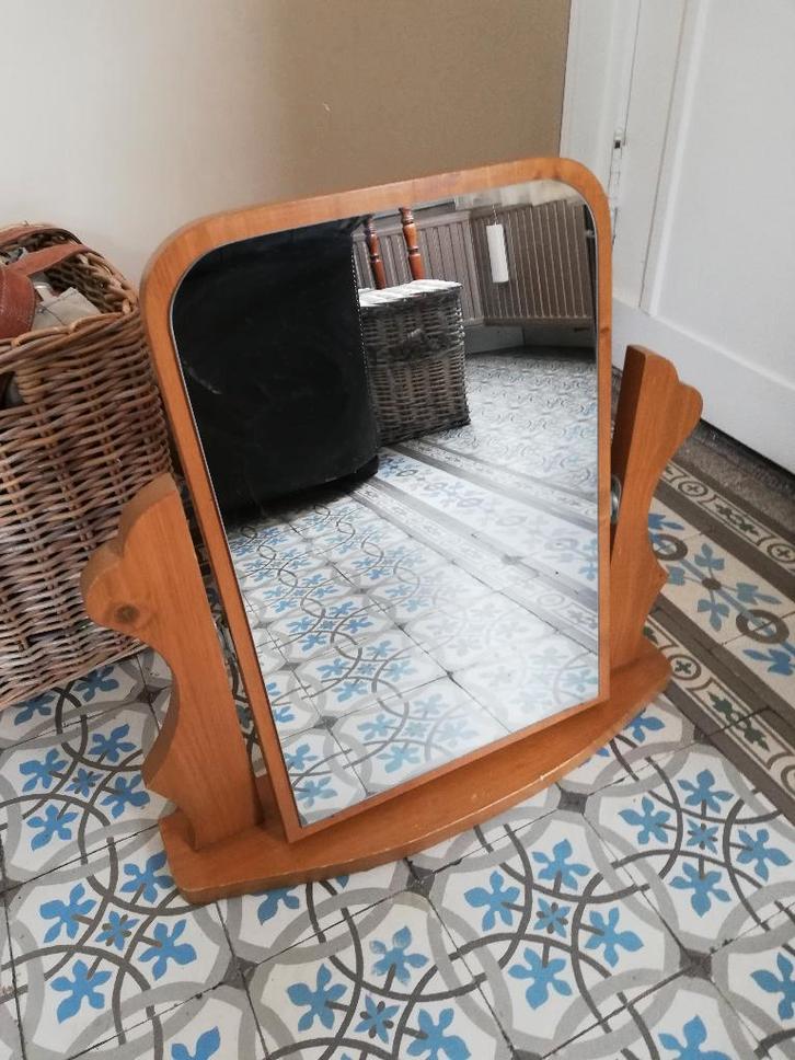 Handige vintage kapspiegel, zo op tafel of kastje 54x54cm, Huis en Inrichting, Woonaccessoires | Spiegels, Zo goed als nieuw, 50 tot 75 cm