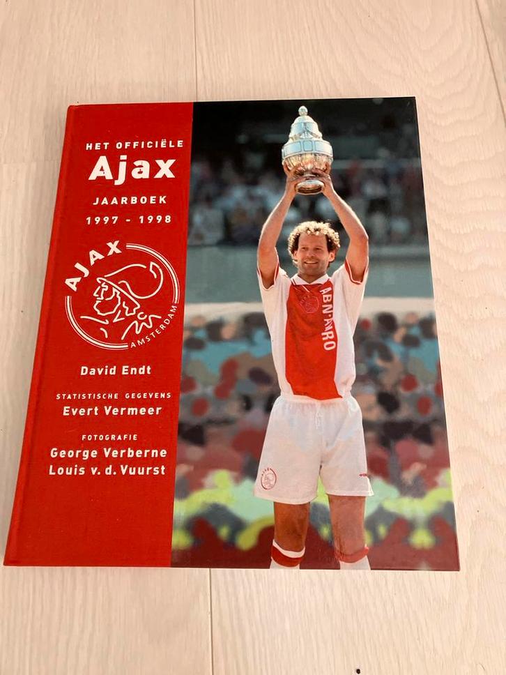 Het Officiële Ajax Jaarboek 1997-1998, Boeken, Sportboeken, Gelezen, Balsport, Ophalen of Verzenden