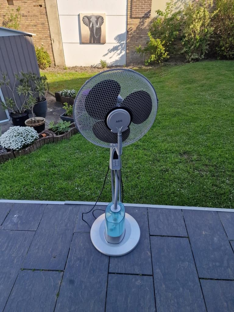 AEG Ventilator met vernevelaar en afstandsbediening, Witgoed en Apparatuur, Ventilatoren, Ophalen of Verzenden, Ventilator met afstandsbediening