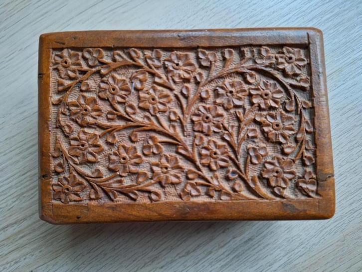 Antiek kistje houtsnijwerk, Antiek en Kunst, Curiosa en Brocante, Ophalen of Verzenden