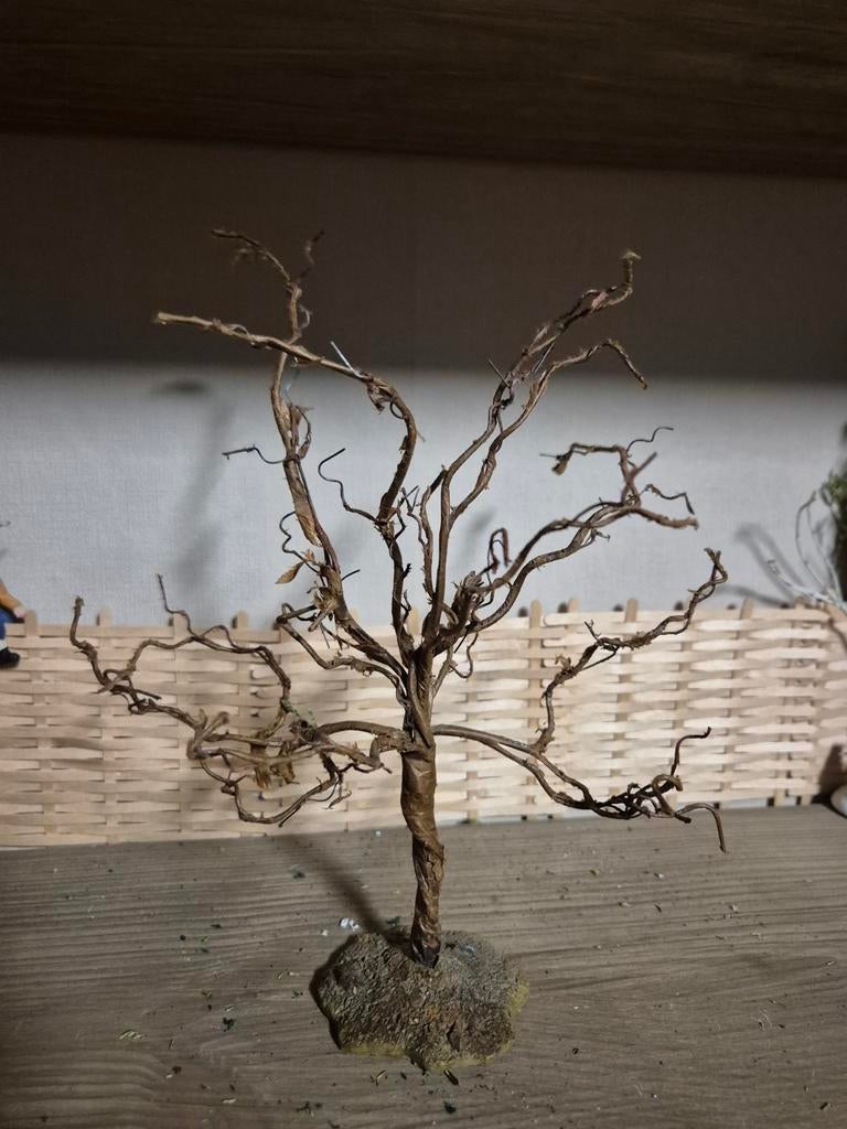 Lemax mooie kale boom kerstdorp kersthuisjes, Diversen, Kerst, Ophalen of Verzenden, Zo goed als nieuw