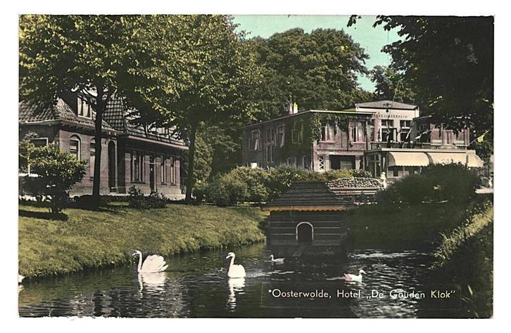 974726 Oosterwolde fr Friesland 1957 Hotel De Gouden Klok, Verzamelen, Ansichtkaarten | Nederland, Gelopen, Friesland, 1940 tot 1960