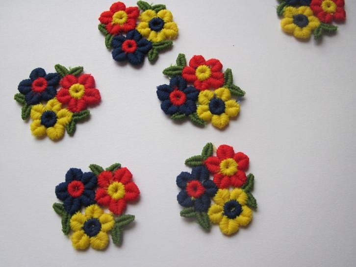 Super mooi set van 4 geborduurde Katoen applicaties voor € 1, Hobby en Vrije tijd, Naaien en Fournituren, Nieuw, Applicatie, Verzenden