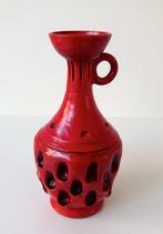Keramiek vaas met oor roodbruin spijkermotieven Italy 3583-k, Antiek en Kunst, Antiek | Keramiek en Aardewerk, Ophalen of Verzenden