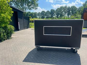 DJ Booth Meubel op wielen beschikbaar voor biedingen