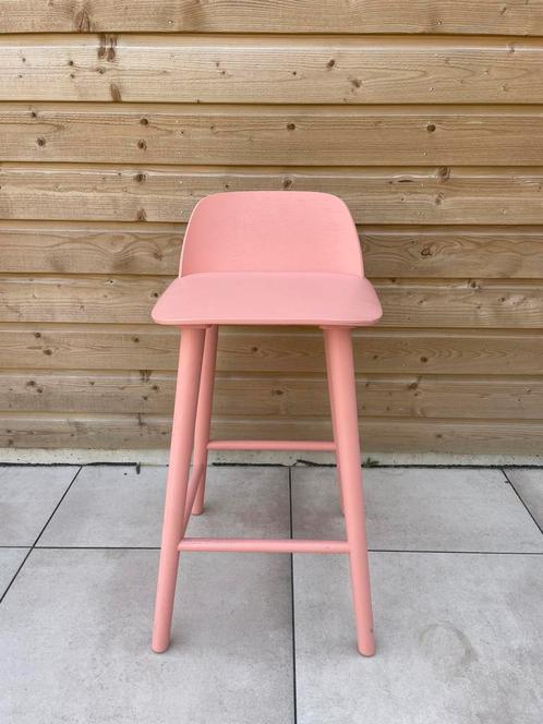 NIEUW!! Muuto barkruk nerd tan rose ( winkelwaarde: €499), Kinderen en Baby's, Kinderstoelen, Nieuw, Overige typen, Verzenden