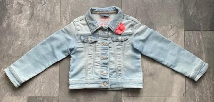 Superleuk spijkerjasje, maat 104 (qwe), Kinderen en Baby's, Kinderkleding | Maat 104, Zo goed als nieuw, Meisje, Jas, Ophalen of Verzenden