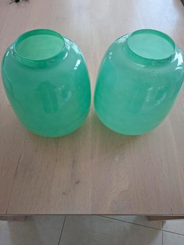 Mooie groene vazen set. beschikbaar voor biedingen