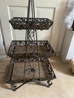 Te koop Vintage Brocante ijzeren etagère, Huis en Inrichting, Woonaccessoires | Etagères, Ophalen of Verzenden, Zo goed als nieuw
