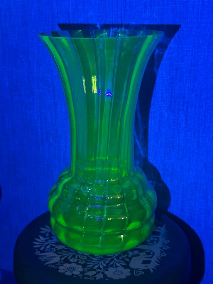 Grote uranium vaas, Antiek en Kunst, Antiek | Glas en Kristal, Ophalen of Verzenden