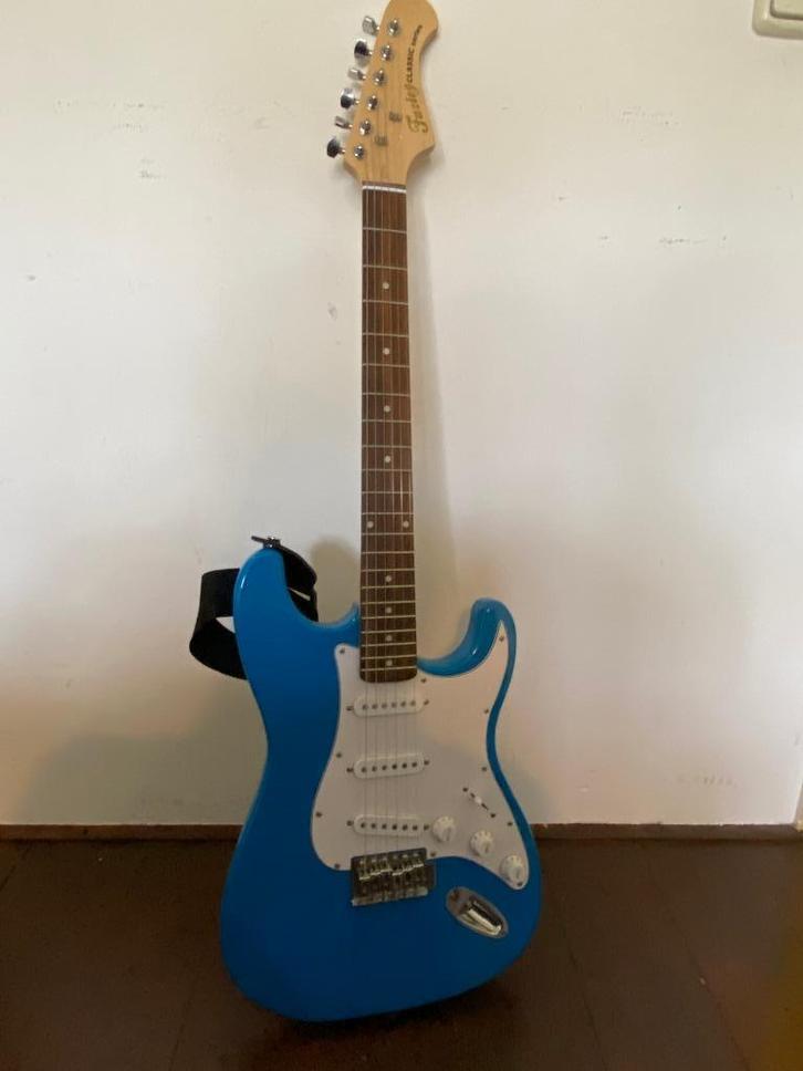 Fazley FST118BL elektrische gitaar blauw, Muziek en Instrumenten, Snaarinstrumenten | Gitaren | Elektrisch, Zo goed als nieuw