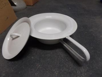 antieke bedpan wit email beschikbaar voor biedingen