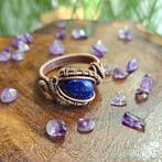 Handgemaakte koperen ring met lapis lazuli ringmaat 17, Sieraden, Tassen en Uiterlijk, Ringen, Overige materialen, Blauw, Nieuw