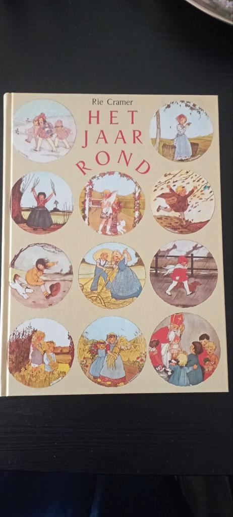 Rie Cramer - Het Jaar Rond, Antiek en Kunst, Antiek | Boeken en Bijbels, Ophalen of Verzenden