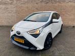 Toyota Aygo 1.0 Vvt-i 72pk 5D 2018 Wit (NL auto), Auto's, Toyota, Voorwielaandrijving, Stof, Euro 6, Wit