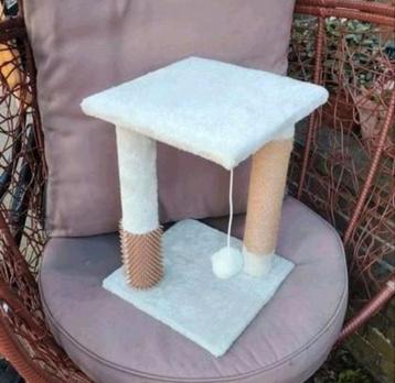 Pluche Vierkant Krabpaal Wit
30x30x45 cm. beschikbaar voor biedingen