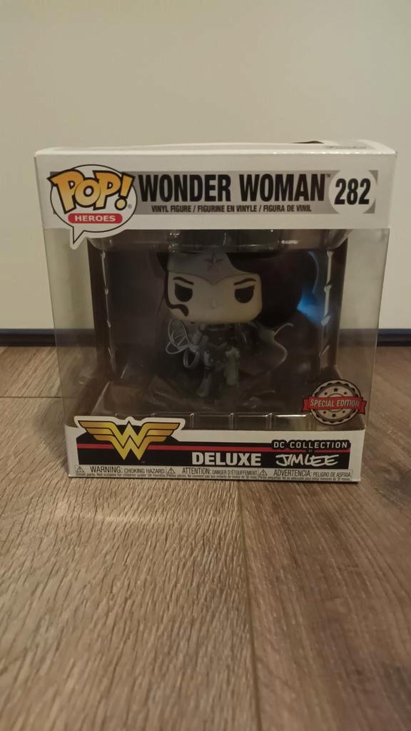 Funko Pop! Wonder Woman 282 Deluxe Jim Lee Special Edition, Verzamelen, Poppetjes en Figuurtjes, Zo goed als nieuw, Ophalen of Verzenden