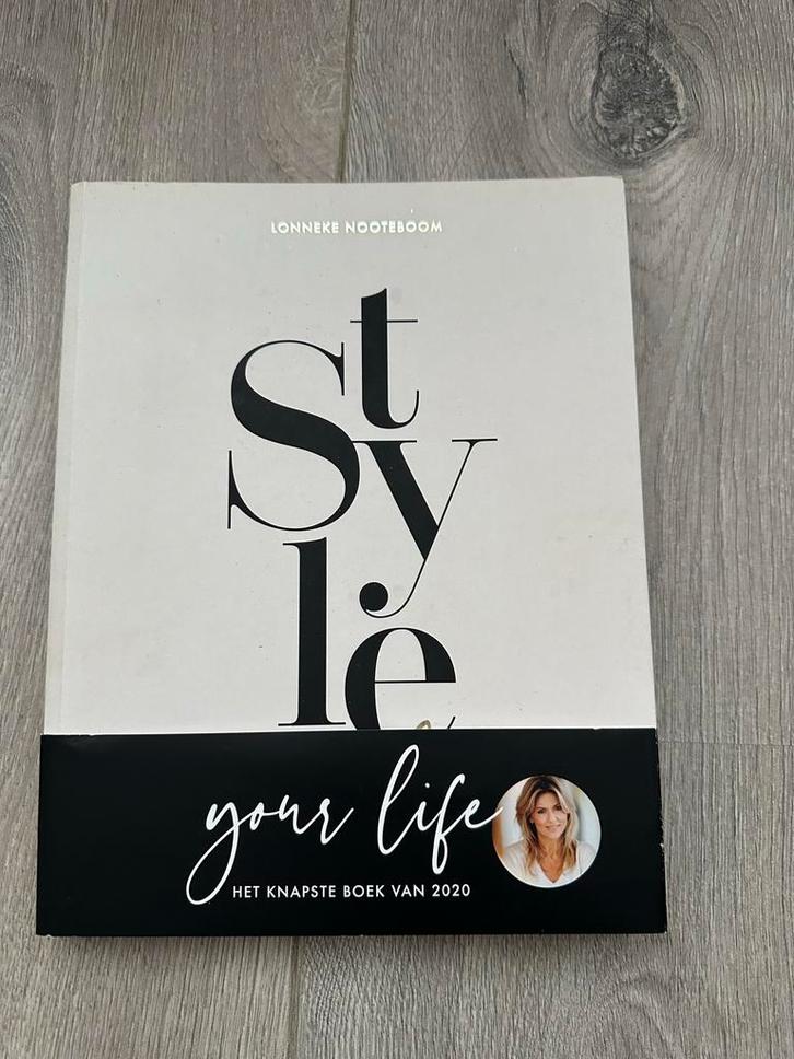 Lonneke Nooteboom - Style Your Life (Als Nieuw), Boeken, Hobby en Vrije tijd, Zo goed als nieuw, Overige onderwerpen, Ophalen of Verzenden